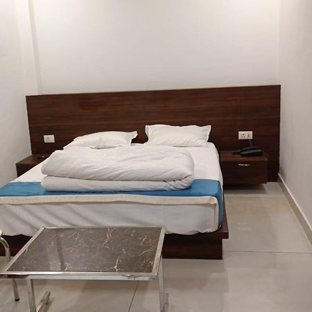Hotel Cross Road By Wb Inn Unnao Dış mekan fotoğraf