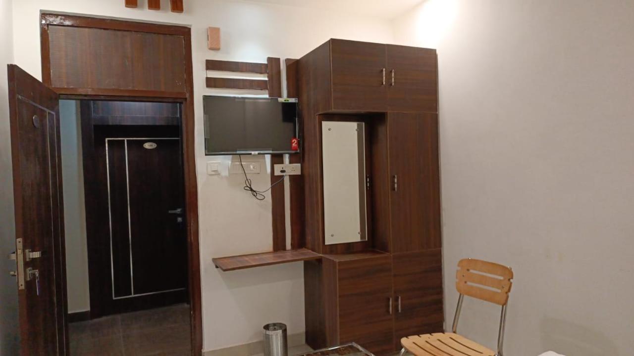Hotel Cross Road By Wb Inn Unnao Dış mekan fotoğraf