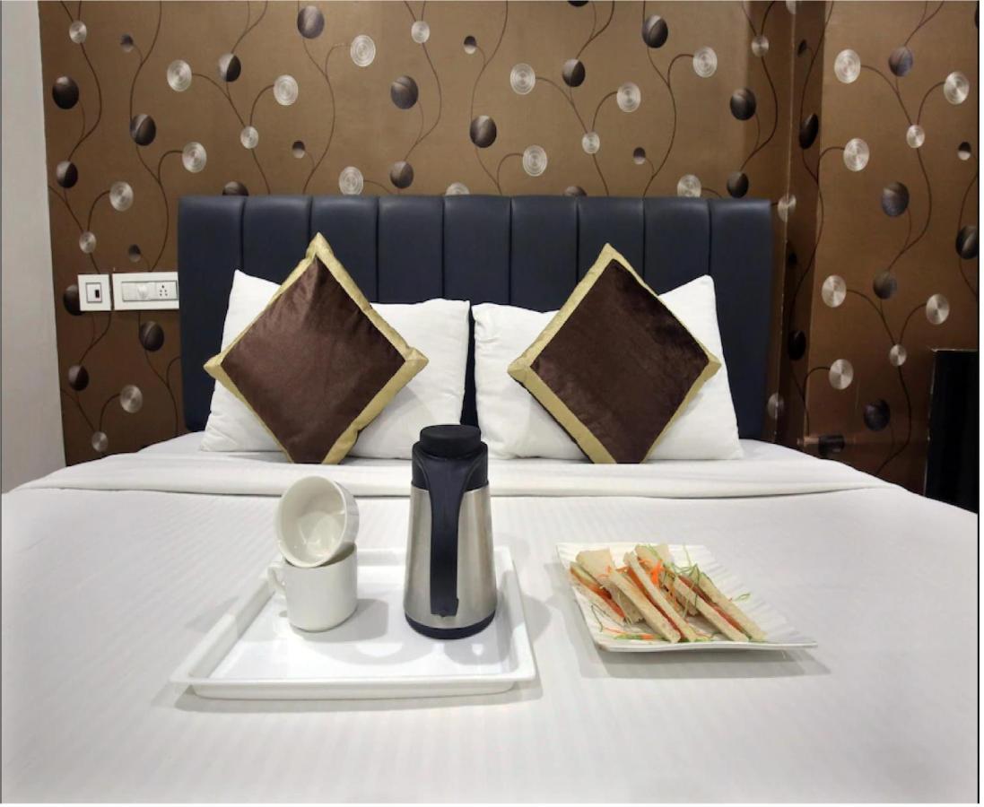 Hotel Cross Road By Wb Inn Unnao Dış mekan fotoğraf