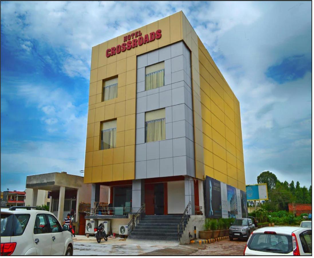 Hotel Cross Road By Wb Inn Unnao Dış mekan fotoğraf