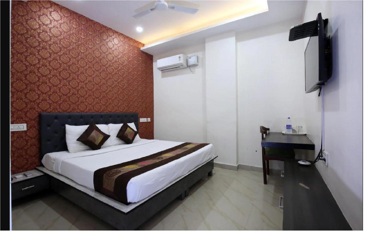 Hotel Cross Road By Wb Inn Unnao Dış mekan fotoğraf
