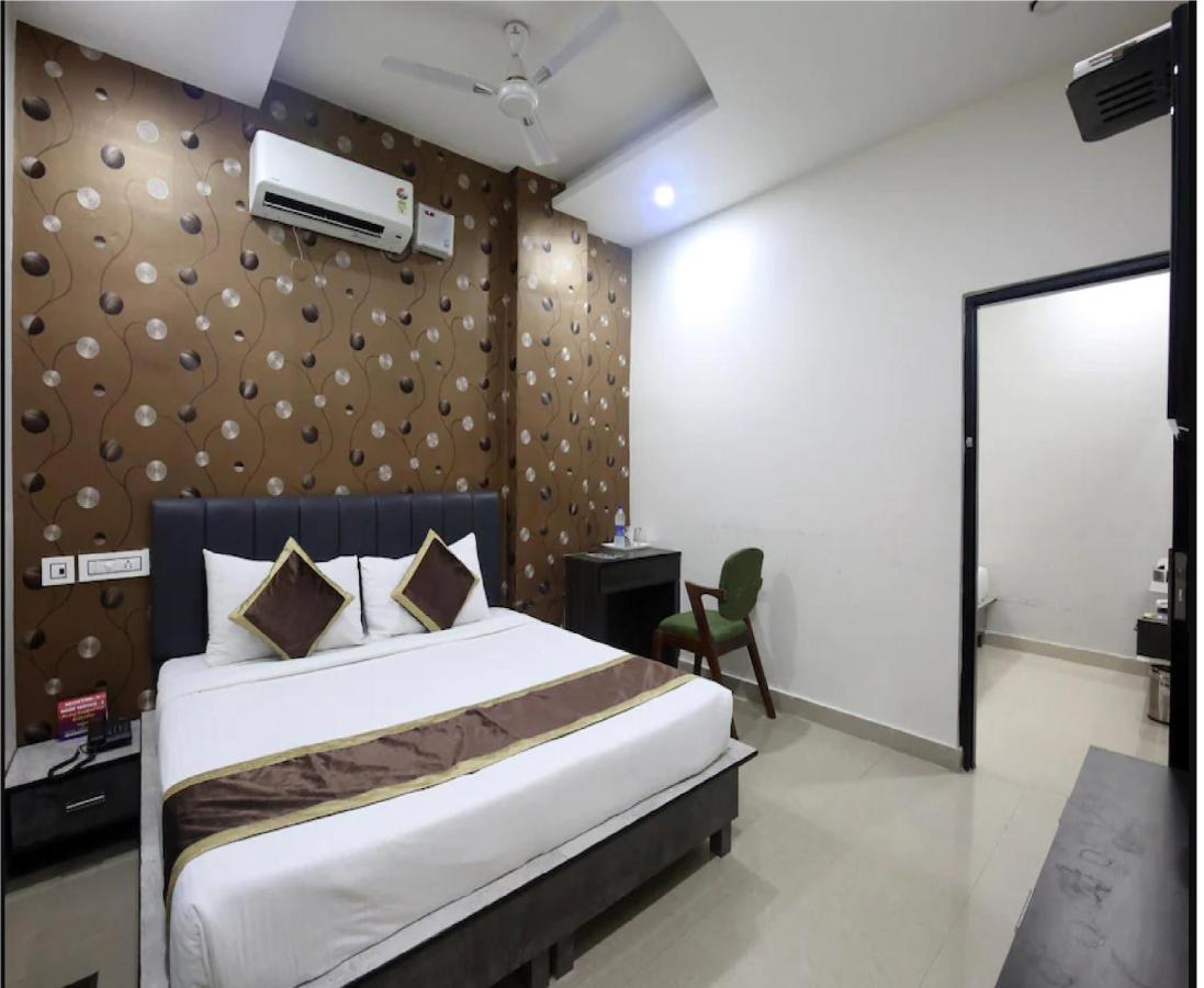 Hotel Cross Road By Wb Inn Unnao Dış mekan fotoğraf