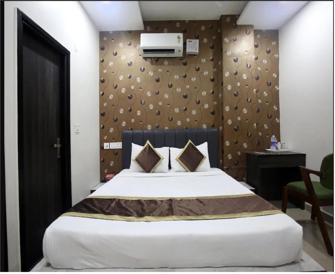 Hotel Cross Road By Wb Inn Unnao Dış mekan fotoğraf