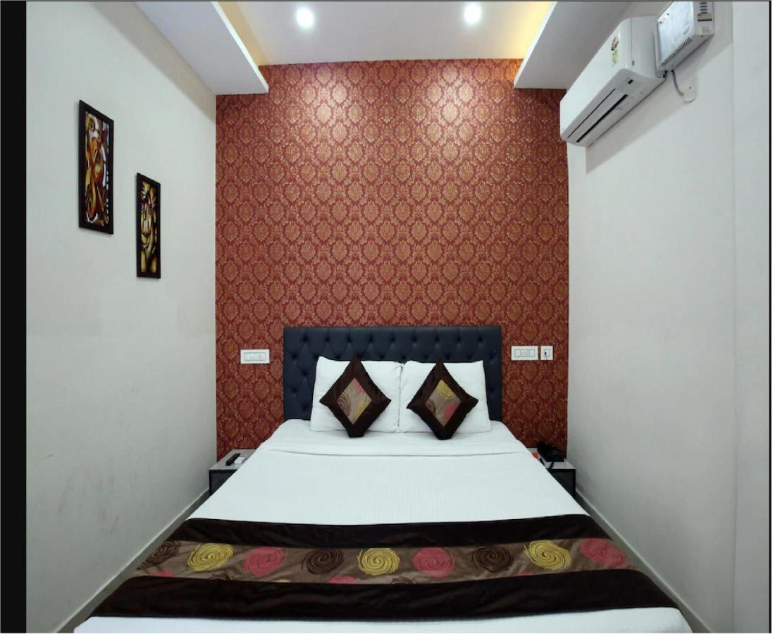 Hotel Cross Road By Wb Inn Unnao Dış mekan fotoğraf