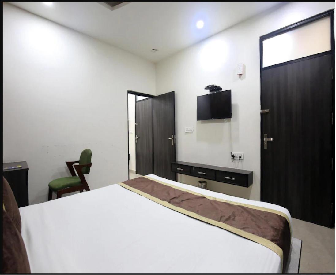 Hotel Cross Road By Wb Inn Unnao Dış mekan fotoğraf