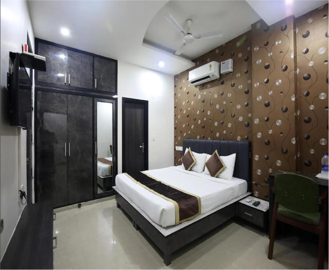 Hotel Cross Road By Wb Inn Unnao Dış mekan fotoğraf