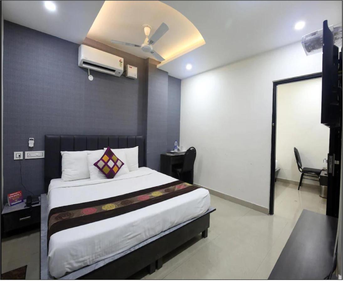 Hotel Cross Road By Wb Inn Unnao Dış mekan fotoğraf