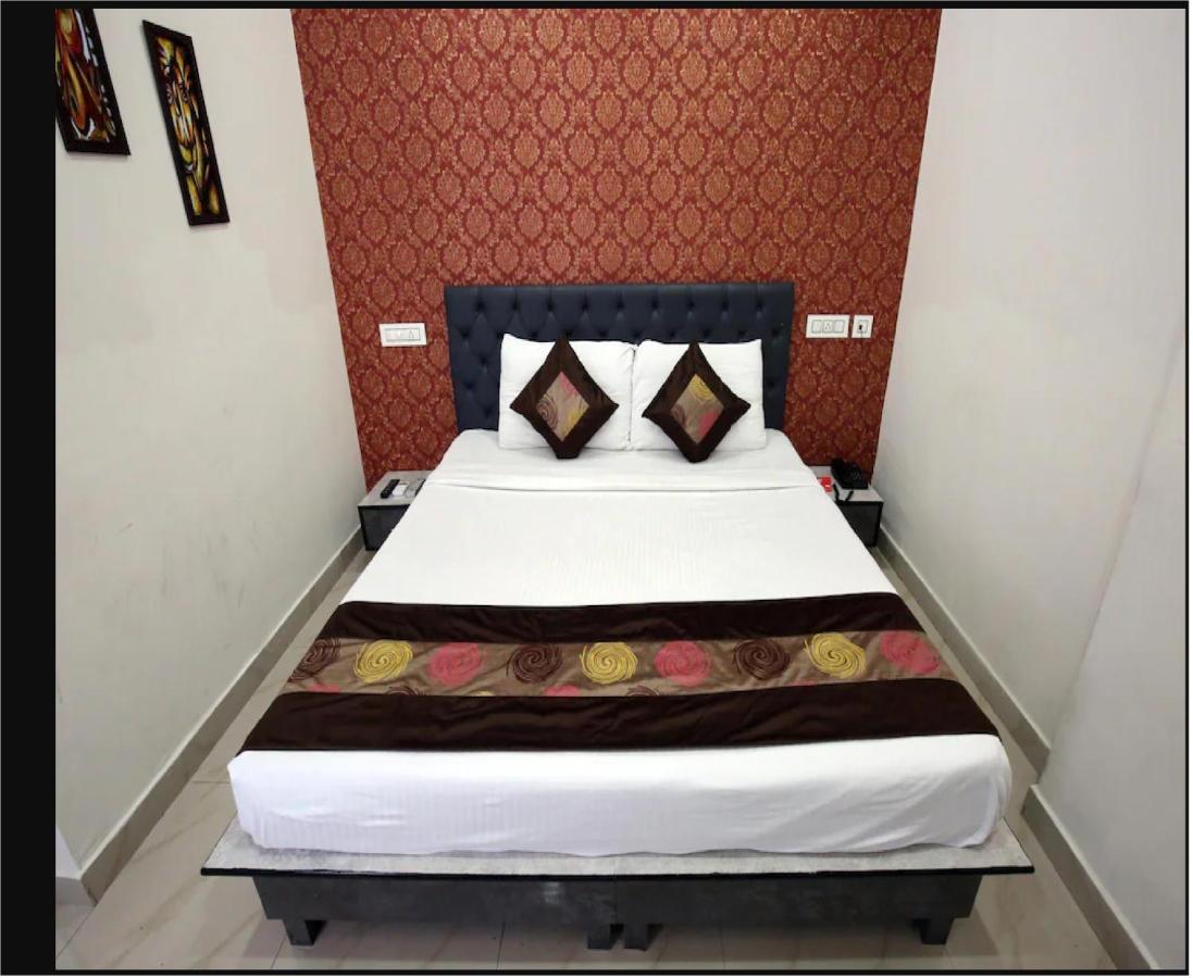 Hotel Cross Road By Wb Inn Unnao Dış mekan fotoğraf