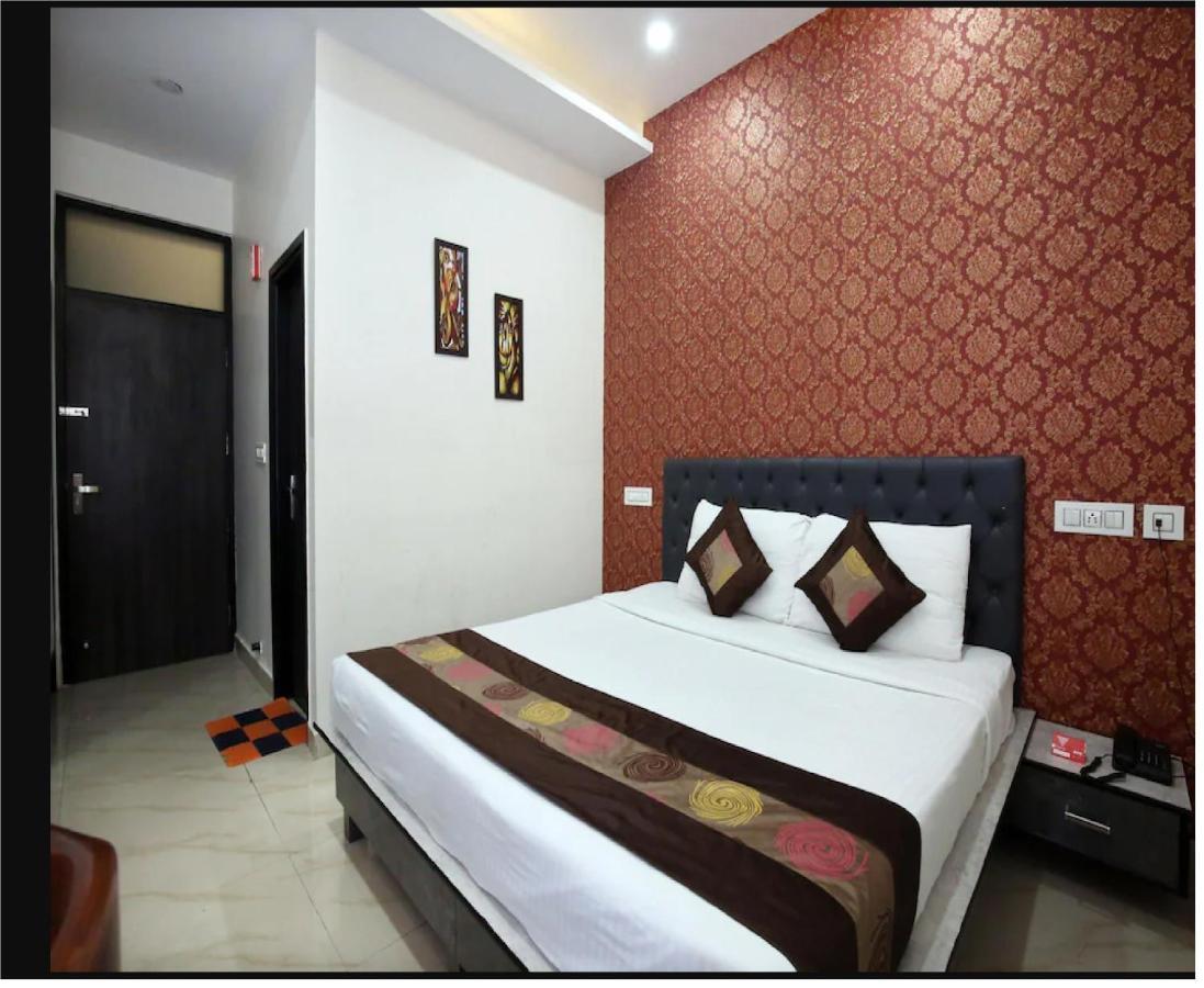 Hotel Cross Road By Wb Inn Unnao Dış mekan fotoğraf